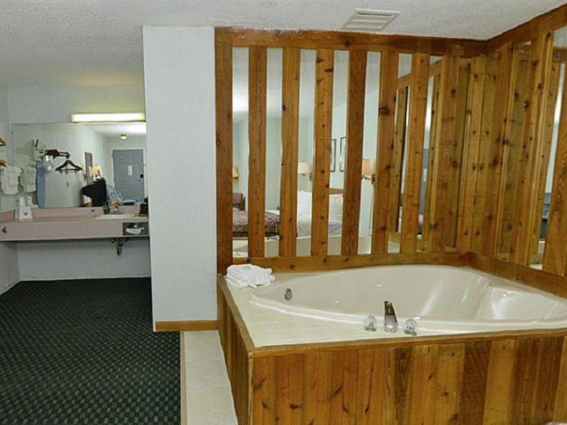 Americas Best Value Inn Saint Ignace Eksteriør billede