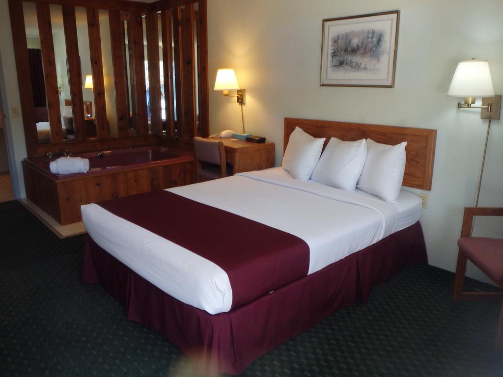 Americas Best Value Inn Saint Ignace Eksteriør billede
