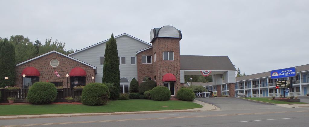 Americas Best Value Inn Saint Ignace Eksteriør billede