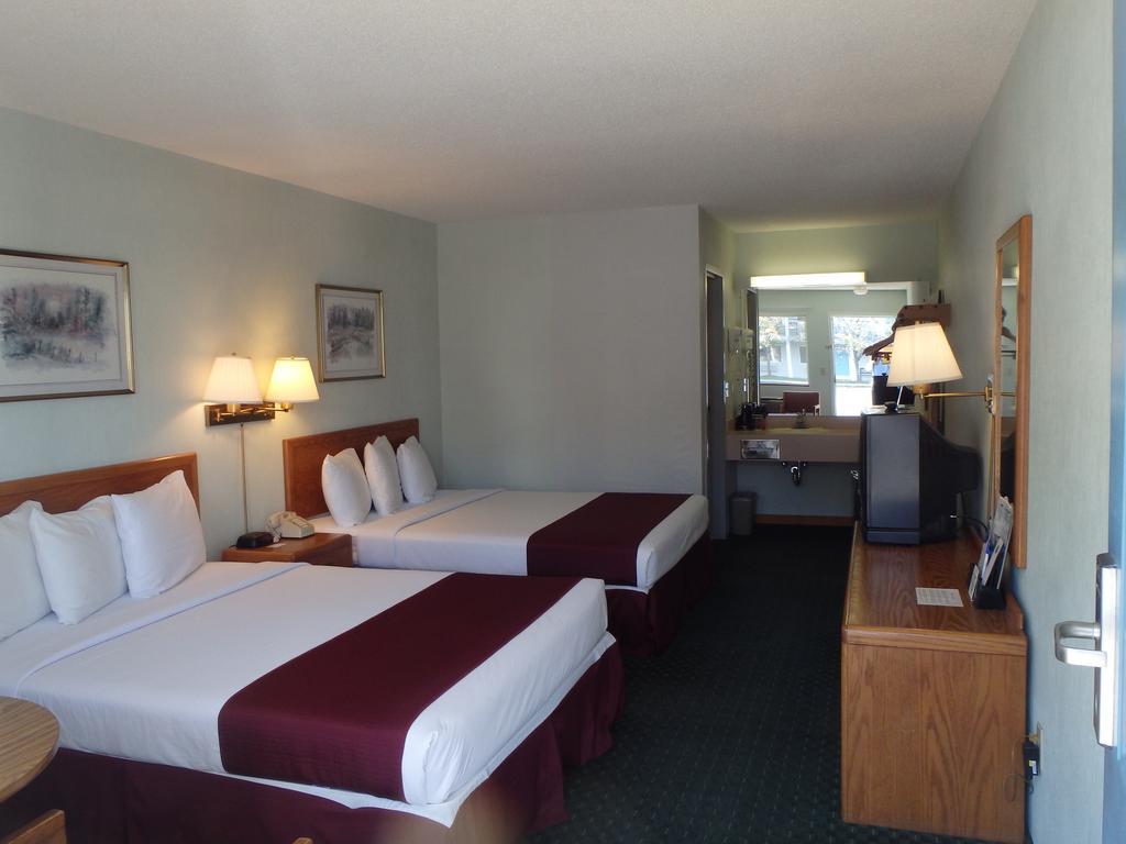 Americas Best Value Inn Saint Ignace Eksteriør billede