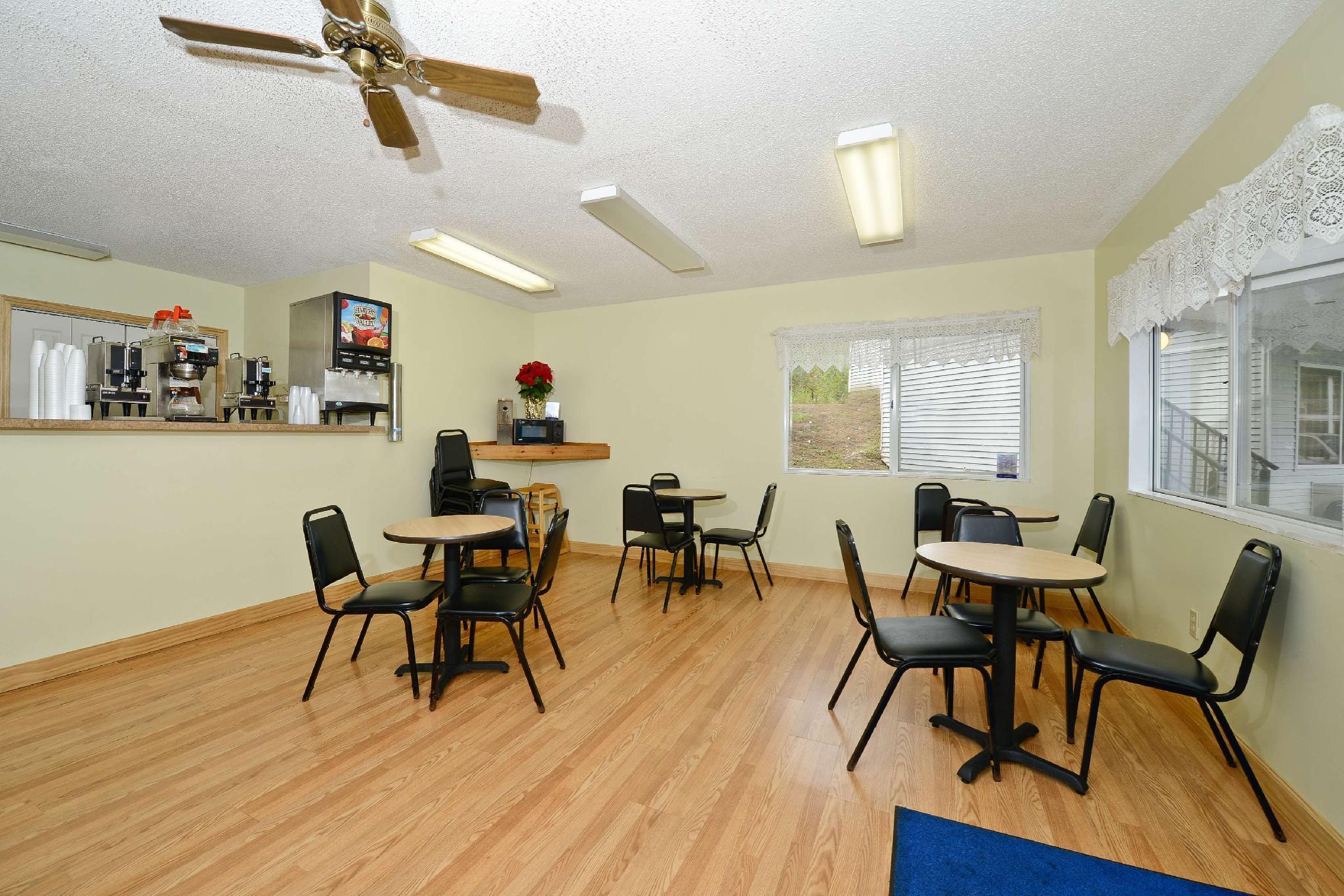 Americas Best Value Inn Saint Ignace Restaurant billede