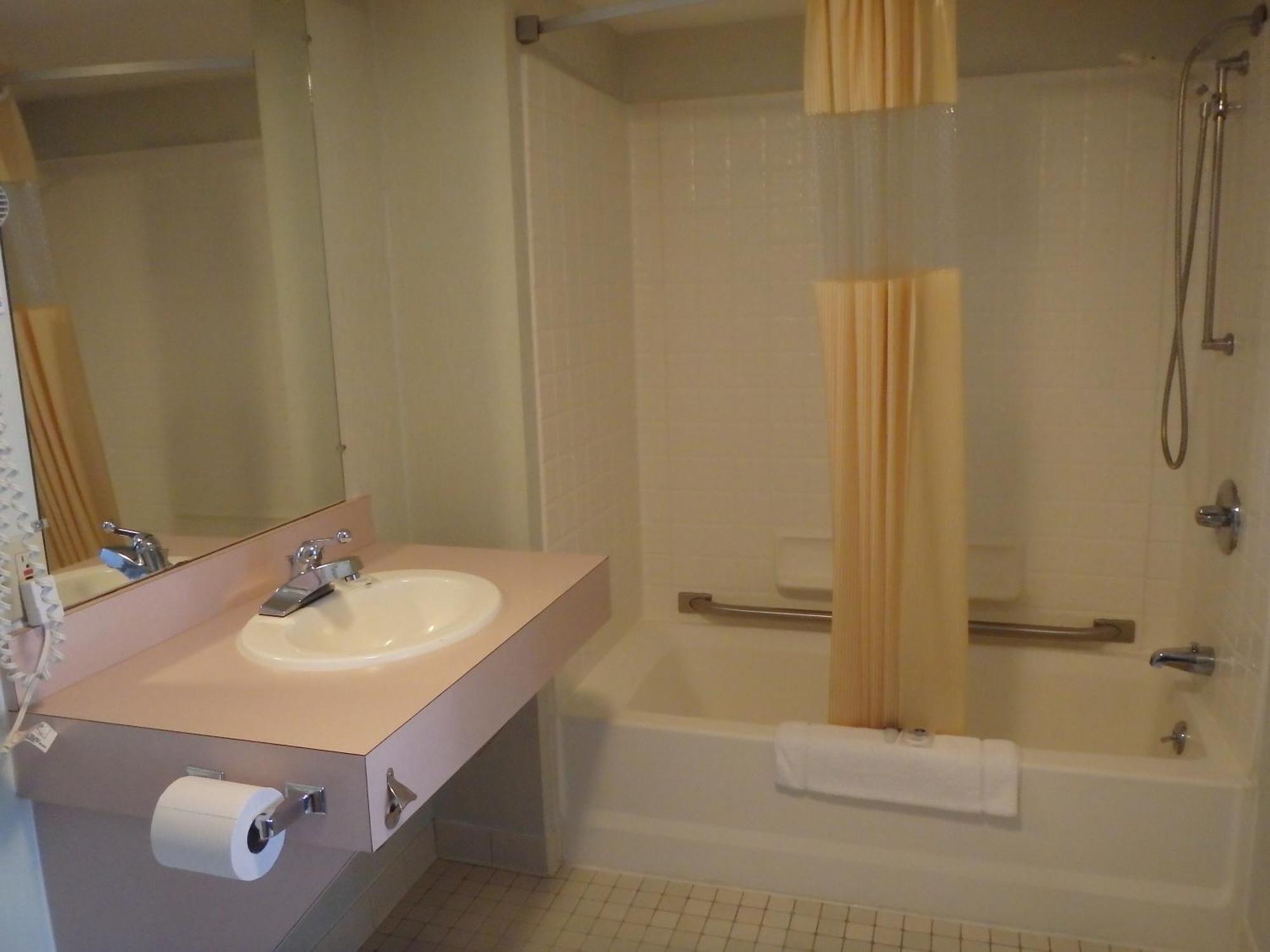 Americas Best Value Inn Saint Ignace Værelse billede