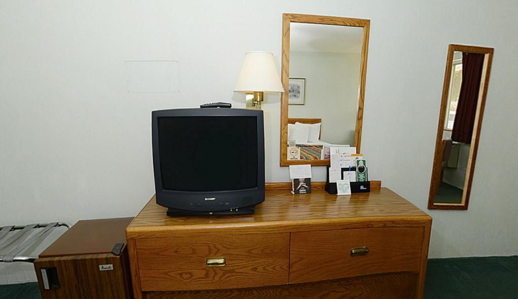 Americas Best Value Inn Saint Ignace Eksteriør billede
