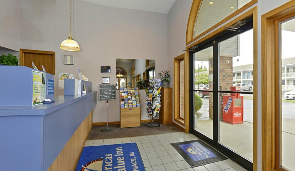 Americas Best Value Inn Saint Ignace Eksteriør billede