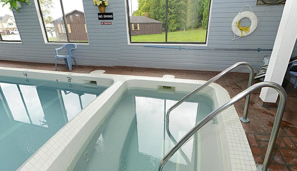Americas Best Value Inn Saint Ignace Eksteriør billede