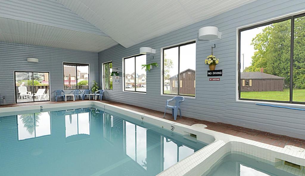 Americas Best Value Inn Saint Ignace Eksteriør billede