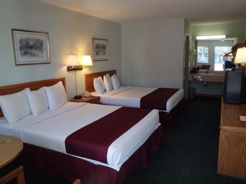 Americas Best Value Inn Saint Ignace Eksteriør billede