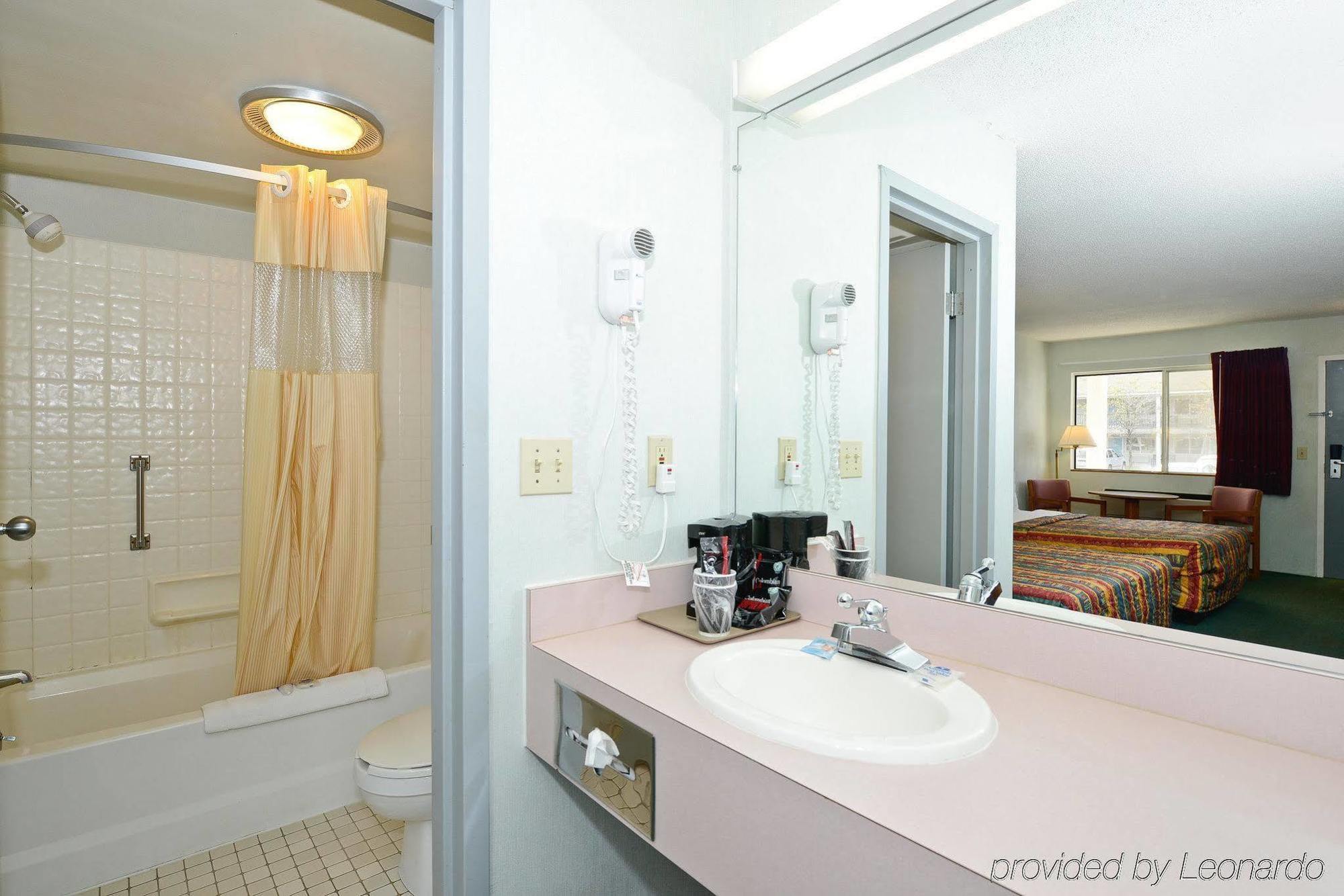 Americas Best Value Inn Saint Ignace Eksteriør billede
