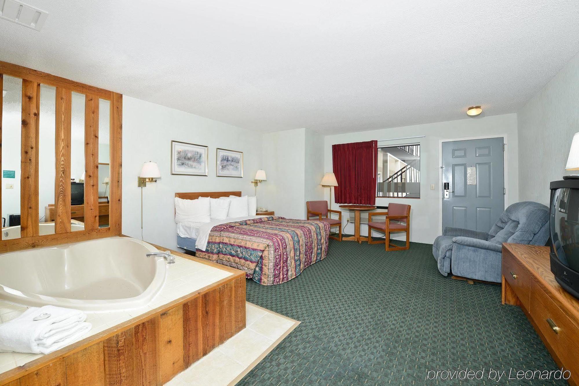 Americas Best Value Inn Saint Ignace Eksteriør billede